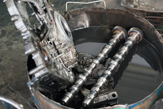 Camshafts And Engine Valve Cover Of A Car Soak In A Dirty Oil Bucket.
An Overhead Valve Engine (OHV )is A Reciprocating Piston Engine Whose Poppet Valves Are Sited In The Cylinder Head.