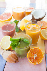 Verschiedene frische Smoothies