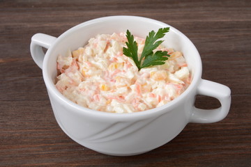 sałatka warzywna z majonezem