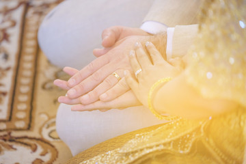 The bride and groom wear a ring Watering and relaunch Marriage is a Thai.