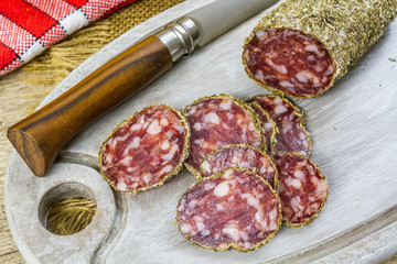 saucisson aux herrbes