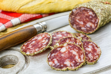 saucisson aux herrbes