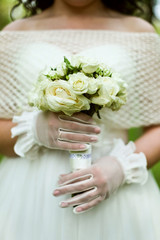 Obraz na płótnie Canvas wedding bouquet in the hands of the bride