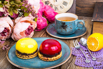 Mousse cakes with mirror glaze