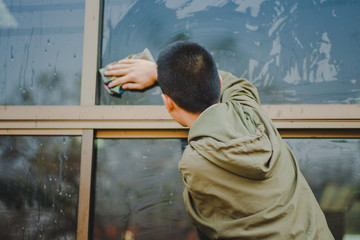 Students are helping to wipe the glass.