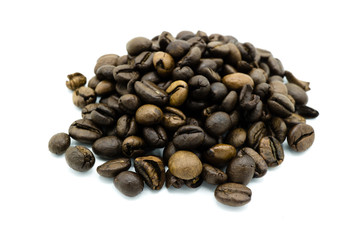 Kaffee Kaffeebohne Kaffeebohnen isoliert freigestellt auf weißen Hintergrund, Freisteller