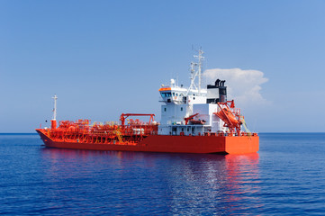 Tanker zur Trinkwasserversorgung der &Auml;olischen Inseln