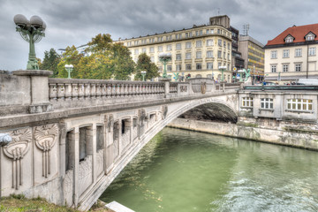 Fototapeta na wymiar Die Drachenbrücke in Ljubljana