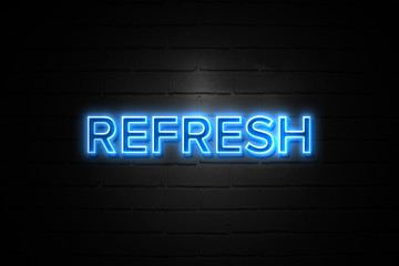 Fototapeta premium Refresh neon Sign on brickwall