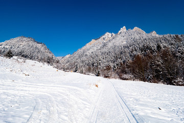 Zimowy krajobraz polskich gór Pienin
