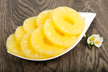 Canned pineapple