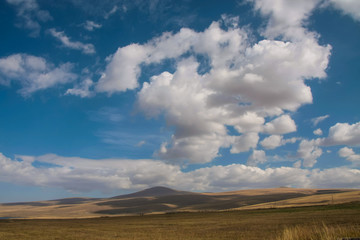 Fototapeta na wymiar big clouds in desert