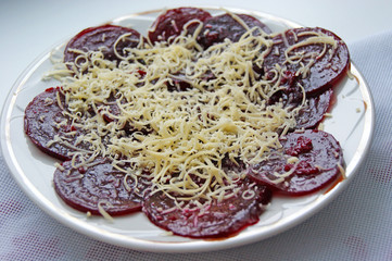 Carpaccio of boiled beetroot with garlic and cheese