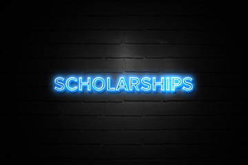 Obraz premium Scholarships neon Sign on brickwall