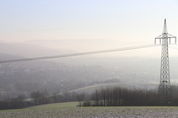 Strommast in der Landschaft