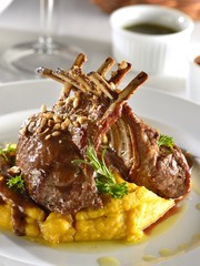 Pair of lamb racks with mashed mandioquinha