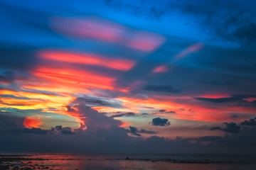 Fototapeta premium Stunning colorful sunset over the ocean