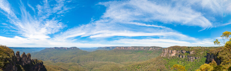 Fototapeta na wymiar Spectacular panorama of Three sisters natural landmark
