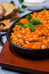 Stewed beans with vegetables