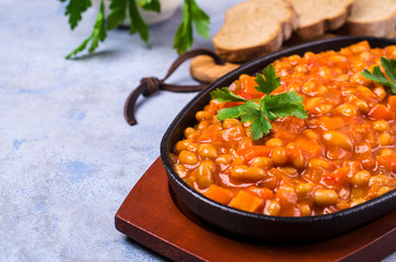 Stewed beans with vegetables