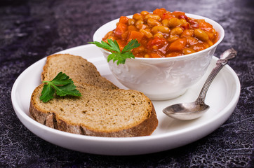 Stewed beans with vegetables