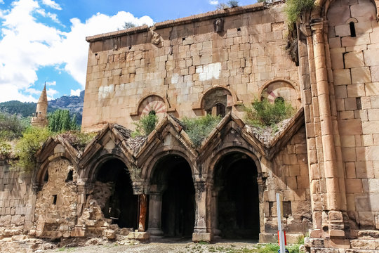 Exterior view of Oshki or Oshk Vank church