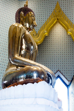Wat Traimiit, temple