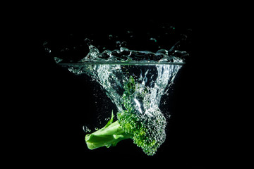 broccoli in water splash