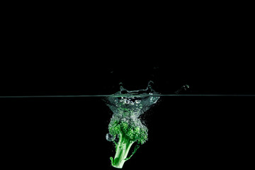 broccoli in water splash