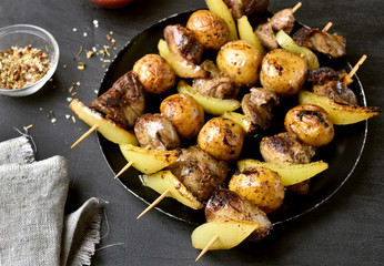 Chicken liver and vegetables skewers