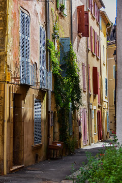 Fototapeta Per le strade di Correns, Francia