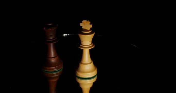 King and Queen Face off Chess Pieces Rotating Repressing Battle, 4K
