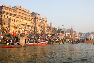 Obraz premium Varanasi Ghats, Diwali Festival, Ganges River and Boats, Uttar Pradesh, India 