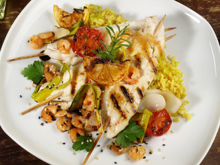 Fischfilets auf Curryreis mit Gemüse