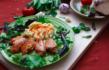 fried chicken wings with potato puree, sprinkled with sweet paprika sauce.