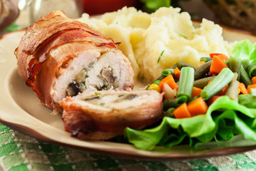 Chicken breast stuffed with champignon
