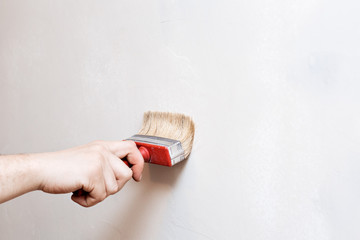 Priming of the wall with a brush
