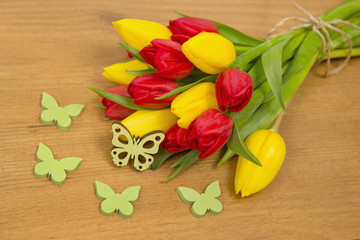 Tulpen und Schmetterlinge