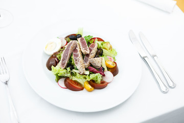 Tuna salad with tomatoes