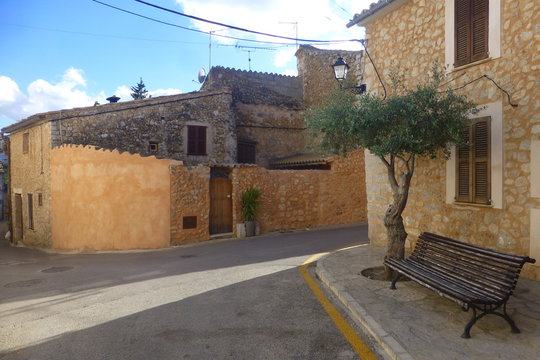 Alaró,localidad de Mallorca, en las Islas Baleares. Limita con los municipios de Consell, Binisalem, Lloseta, Mancor del Valle, Escorca, Buñola y Santa María del Camino