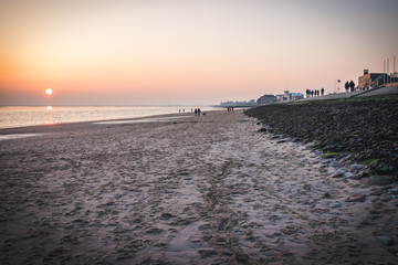 Obraz premium Sonnenuntergang an der Küste