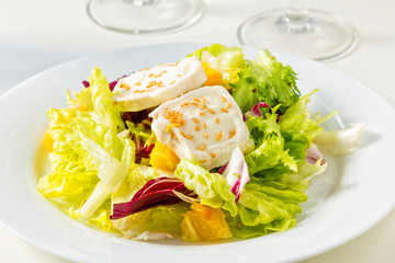 Salad with goat cheese