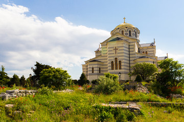 Fototapeta na wymiar Vladimirsky temple in Chersonese Taurian, Sevastopol, Crimea, Russia, sunny day and blooming poppies