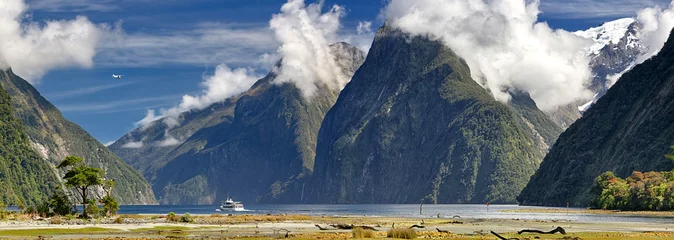 Fotobehang Nieuw Zeeland Activities at Milford Sound (Fjordland, New Zealand)  © Henner Damke
