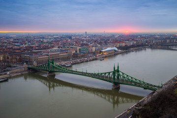 Fototapeta na wymiar Budapest, Hungary - Beautiful Liberty Bridge and sunrise taken from Gellert Hill at winter time