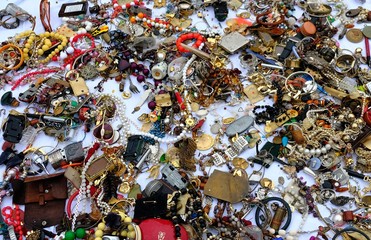 used jewelry on the fle market