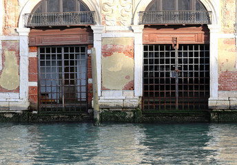 Two old Gates in Venice during low tide © ChiccoDodiFC