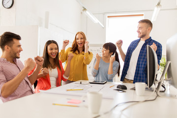 Fototapeta premium happy creative team celebrating success at office