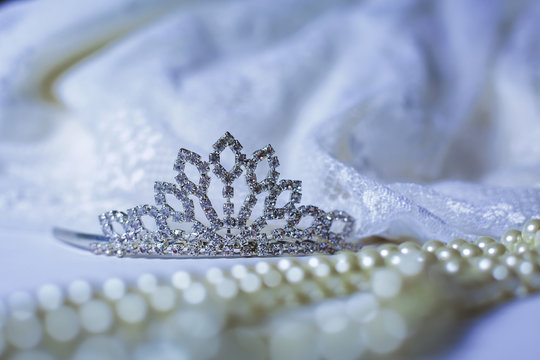 Silver tiara wedding crown decor image