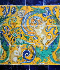 Azulejo renacentista con animales y motivos vegetales, Triana, Sevilla, España